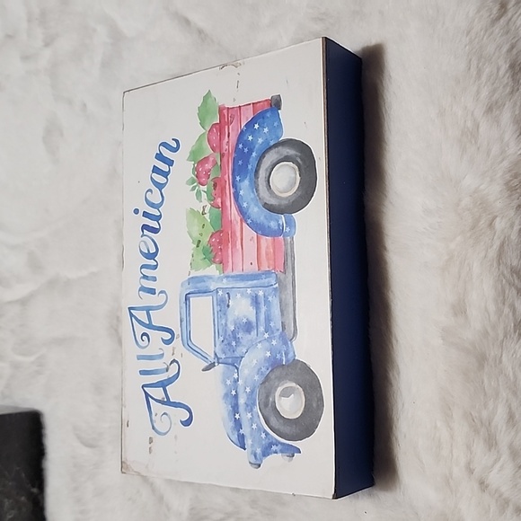 All American  designed  wall plaque Other - ALL AMERICAN  DESIGNED  WALL PLAQUE / WOODEN BOX.
